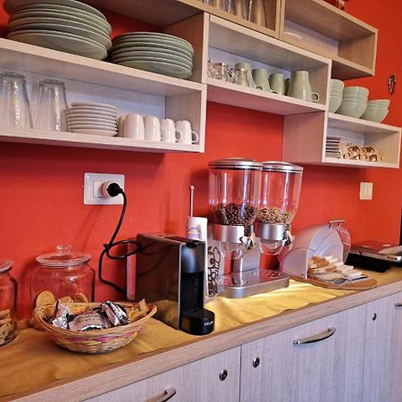 A Due Passi Dal Museo Bed and Breakfast Neapel Exteriör bild